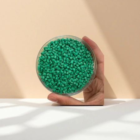 Green plastic pellets, environmentally friendly recycled materials, PPPE raw materials, industrial use, 25kg bags Green plastic pellets, environmentally friendly recycled materials, PPPE raw materials, industrial use, 25kg bags